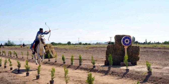 Atlı Okçuluk Doğu Grubu çeyrek final müsabakaları Akşehir’de başladı