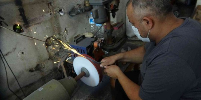 Baba yadigarı mesleklerinin en yoğun günlerini yaşıyorlar