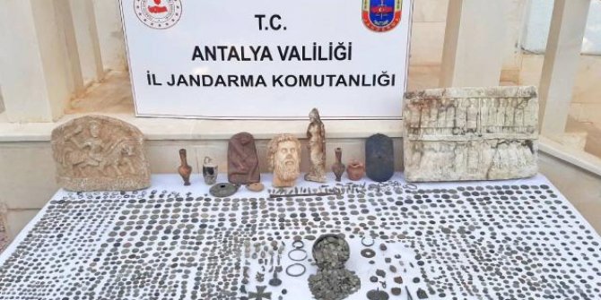 Antalya'da farklı dönemlere ait tarihi eserler ele geçirildi