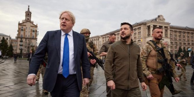 Johnson'dan Zelenskiy’e: Sen bir kahramansın