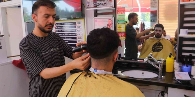 Adana’da berberlerde bayram yoğunluğu