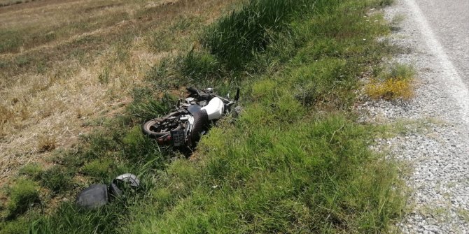 Devrilen motosikletin sürücüsü hayatını kaybetti