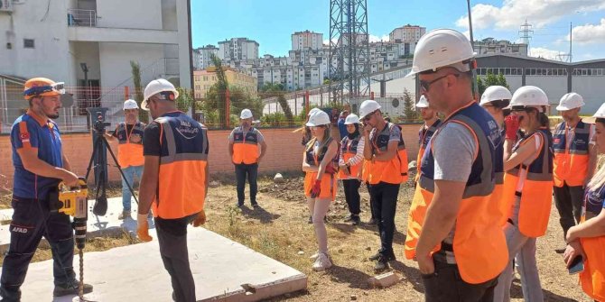 AFAD Gönüllüleri zorlu eğitimlerden geçiyor