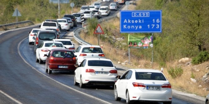 Konya'ya dönüş yolunda trafik yoğunluğu