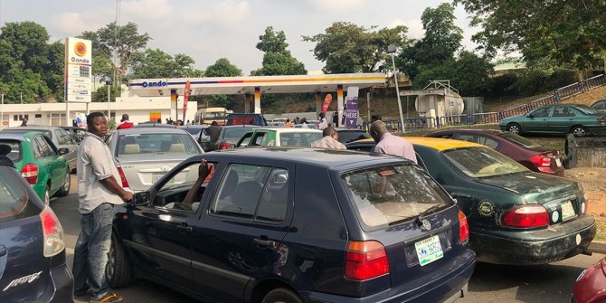 Nijerya'da hükümet benzin kıtlığına çözüm buldu