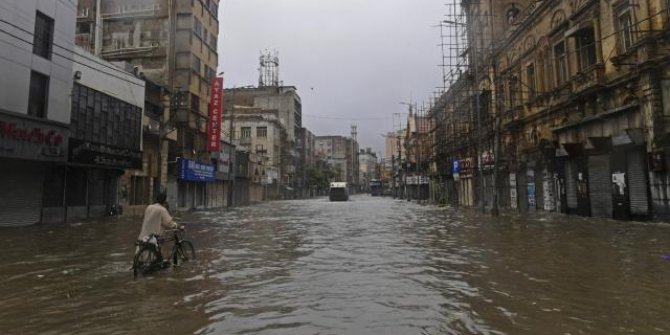 Pakistan'da şiddetli yağış ve fırtına: 26 ölü