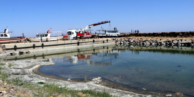 Van Gölü'ndeki çekilme, balıkçı barınaklarını tehdit ediyor