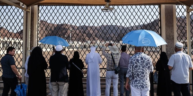 Hacılar Medine'de kutsal mekan ve alanları ziyaret etti