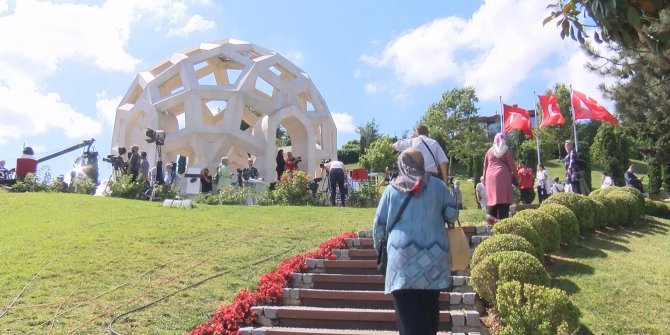 15 Temmuz Şehitler Anıtı’na ziyaretçi akını 
