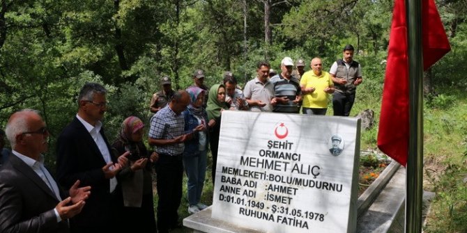 Kaçakçıların vurarak öldürdüğü Orman Muhafaza memuru mezarı başında anıldı