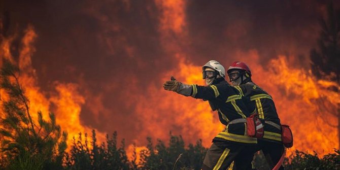 Fransa'da yangın paniği! Paris'e kadar ulaştı