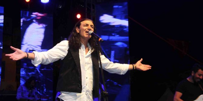Konya'da konser veren Murat Kekilli’den “rahmetli Bülent Ersoy” gafı