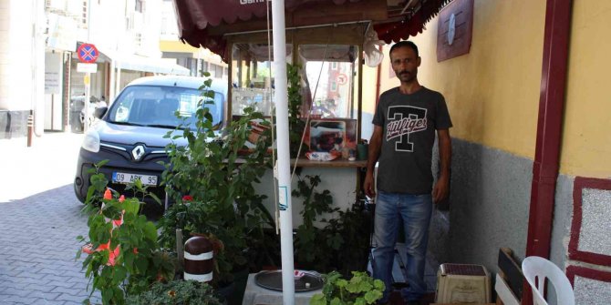 Tostçu işyerinde kendi bahçesini oluşturdu