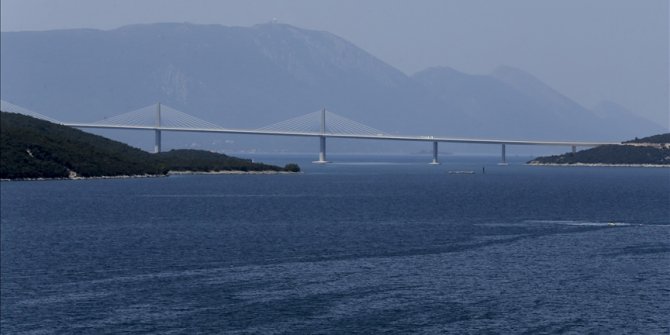 Pogled na Pelješki most iz Neuma