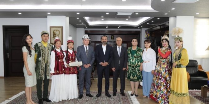 Kazakistan, Kırgızistan ve Özbekistan sanat toplulukları Başkan Şerifoğulları ile bir araya geldi