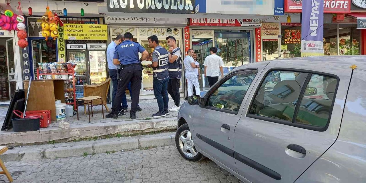 Konya'da hırsızlık! Döviz bozdurma bahanesiyle kuyumcudan 100 bin lira çaldılar