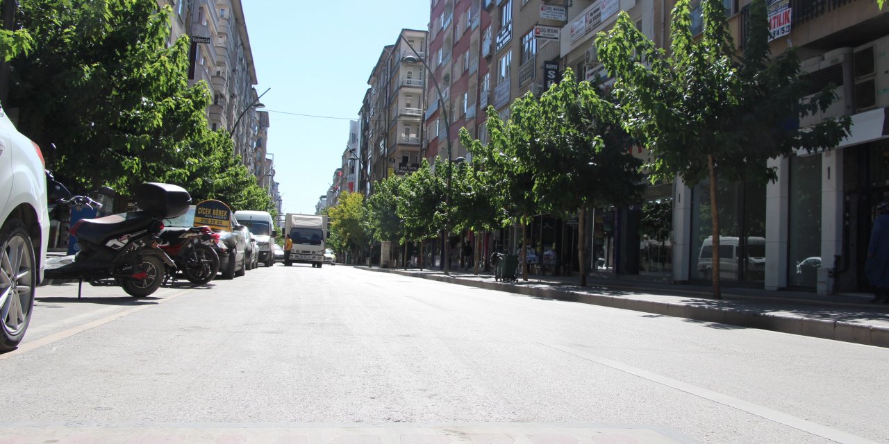 Elazığ'da sokaklar karantina günlerini hatırlattı