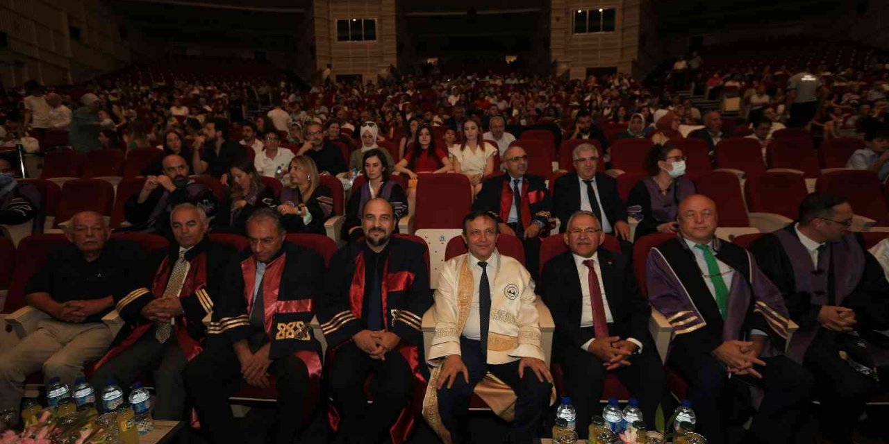 Doktor Başkan’dan diş hekimliği mesleğine ’altın bilezik’ vurgusu