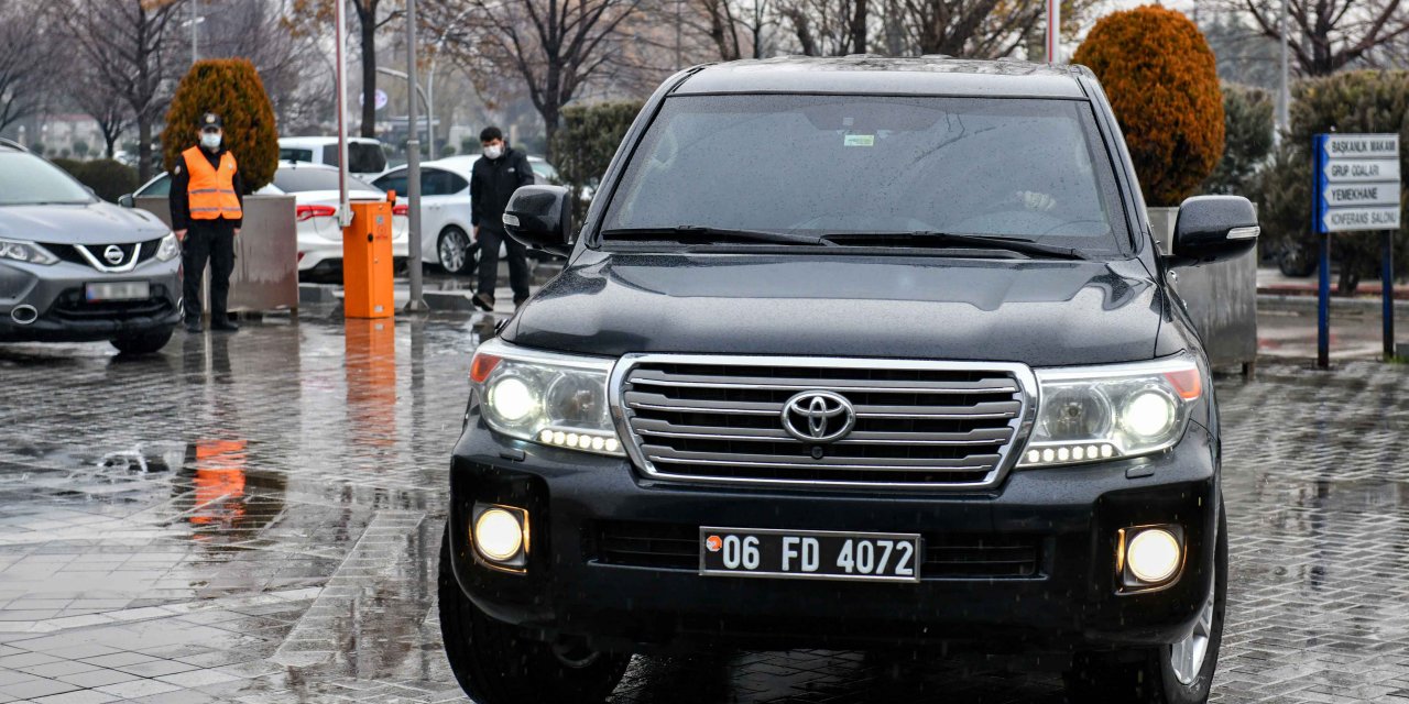 Melih Gökçek'in belediyeye iade ettiği zırhlı cip satıldı