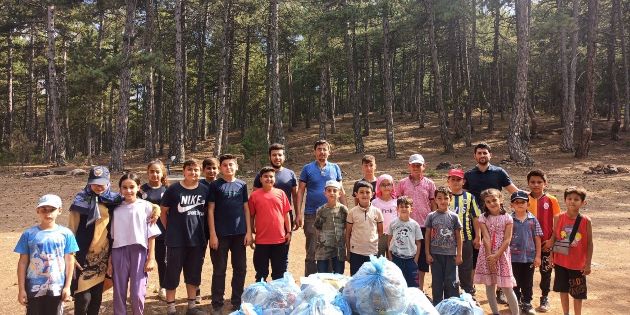 Beyşehir'de Kur'an kursu öğrencilerinden çevre temizliği