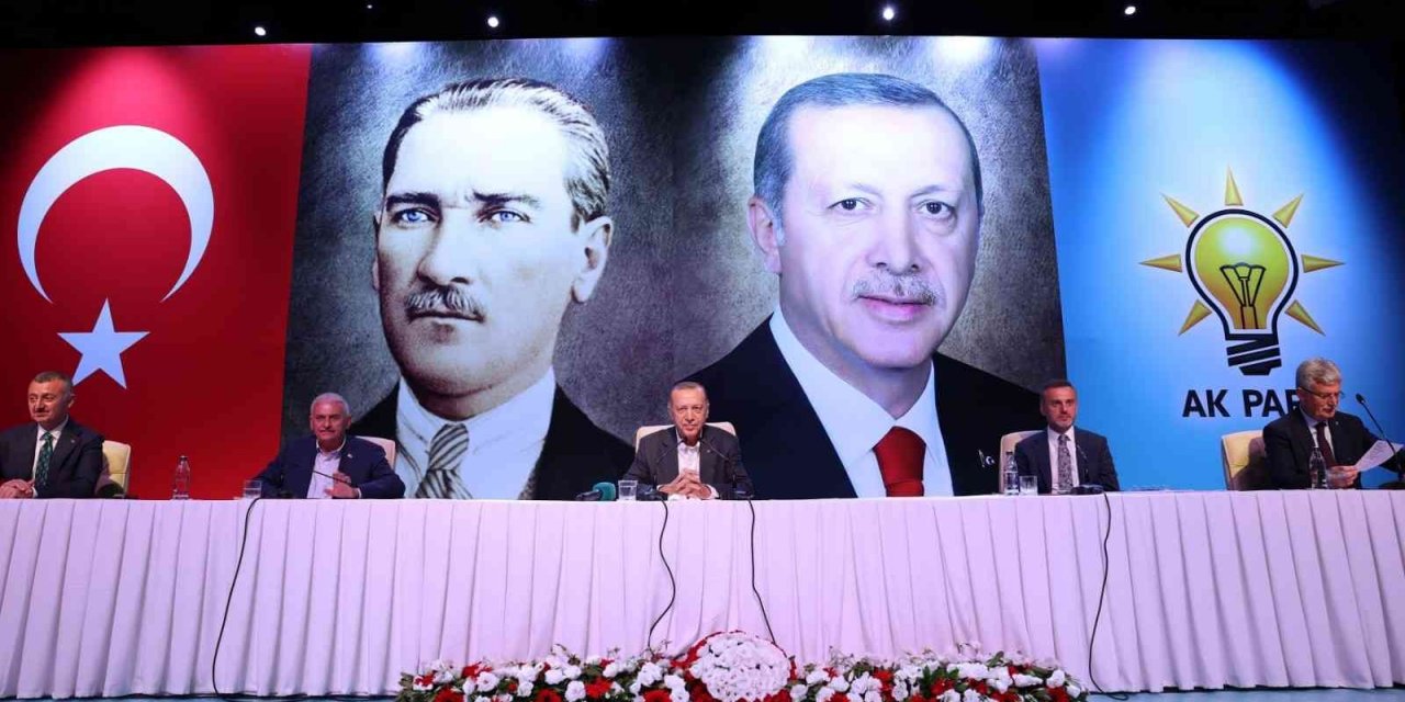 Cumhurbaşkanı Erdoğan partililerle bir araya geldi