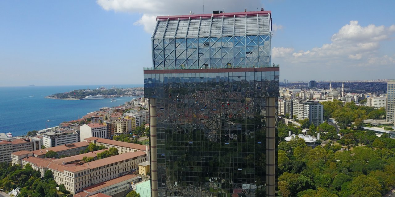 İstanbul'da iple erişim teknisyenlerinin zorlu mesaisi