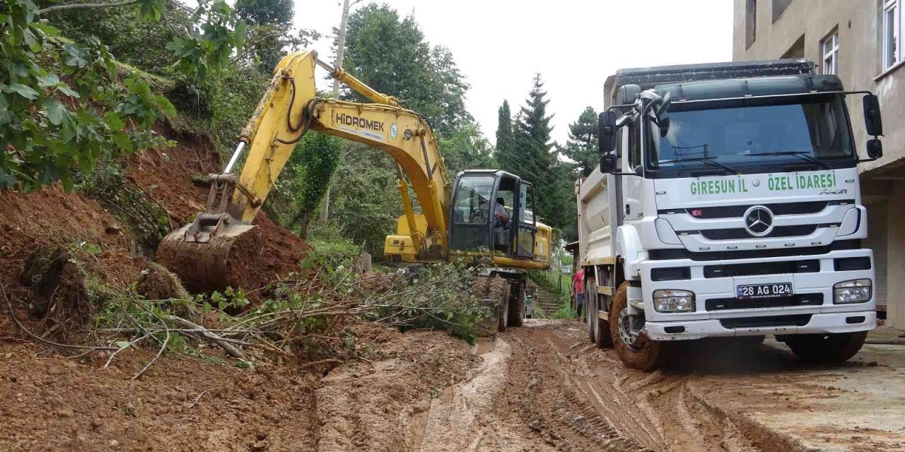 Şiddetli yağış sonrası meydana gelen sel ve heyelanların yaraları sarılıyor