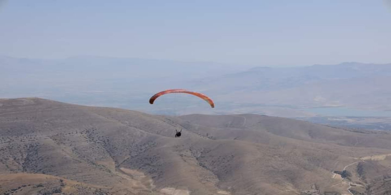 Yahyalı’da yamaç paraşütü deneme uçuşu gerçekleştirildi