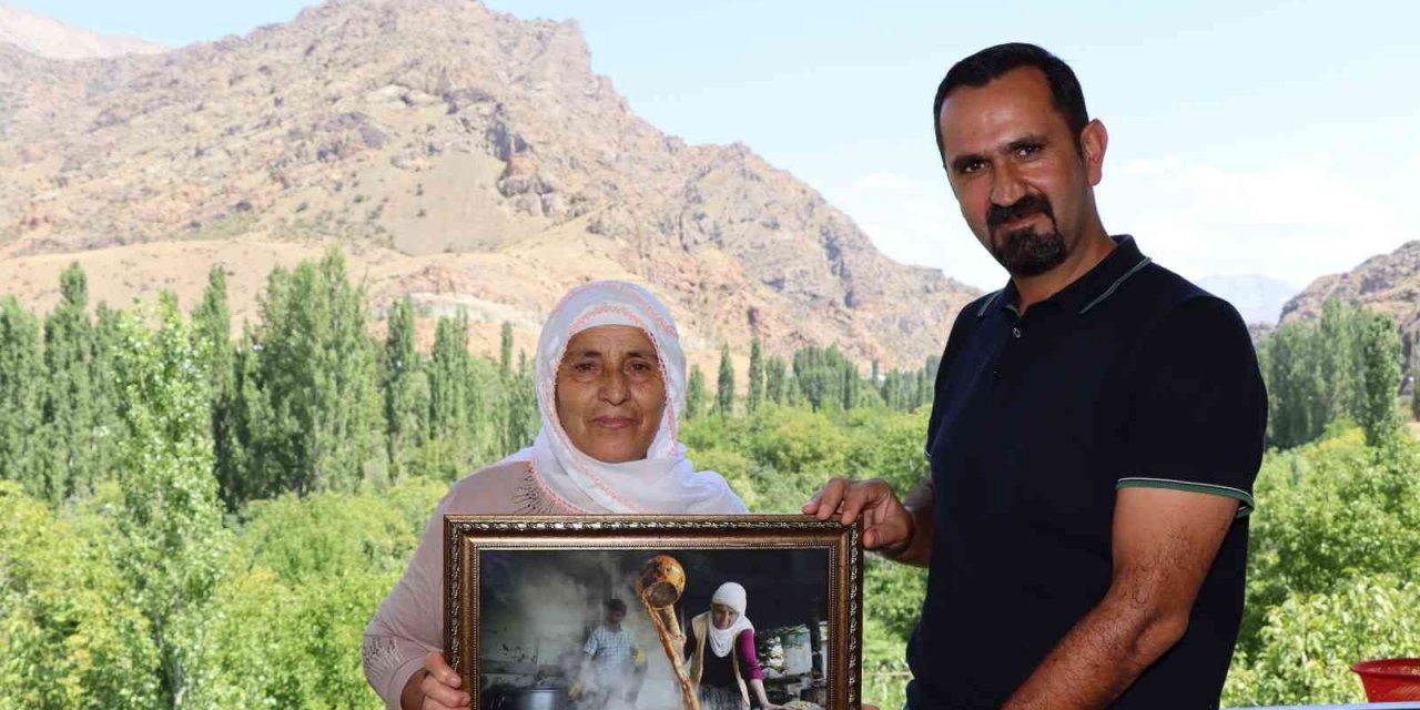 Ödül aldığı fotoğrafı sahibine hediye etti