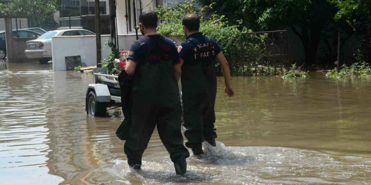 Sokak göle döndü, felakete ramak kaldı