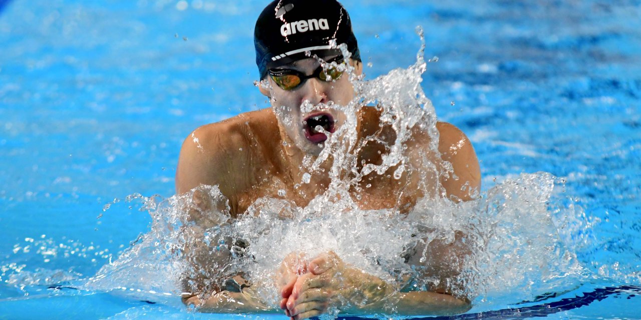 Erkekler yüzme 200 metre kurbağalama şampiyonu Berkay Öğretir