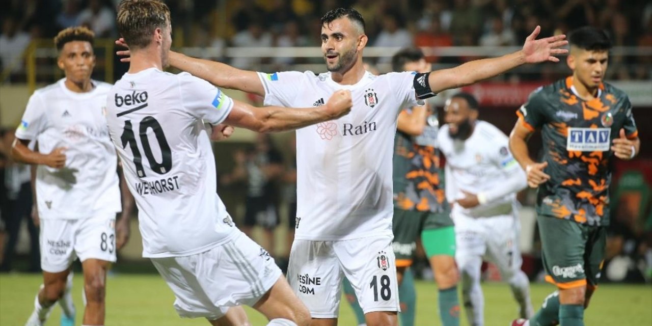 Beşiktaş, üç farklı öne geçtiği maçta 1 puana razı oldu