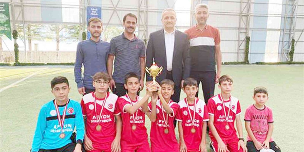 Afyonkarahisar’da camiler arası futbol turnuvası nefes kesti