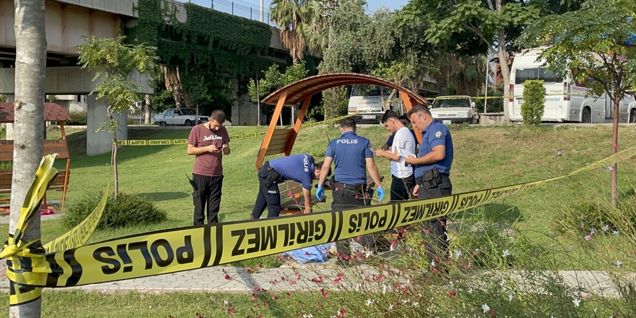 Adana'da bir kişi parkta ölü bulundu