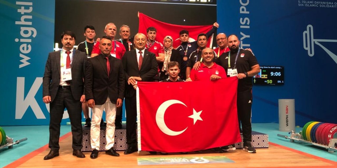 Türkiye Halter Milli Takımı, üçüncü oldu