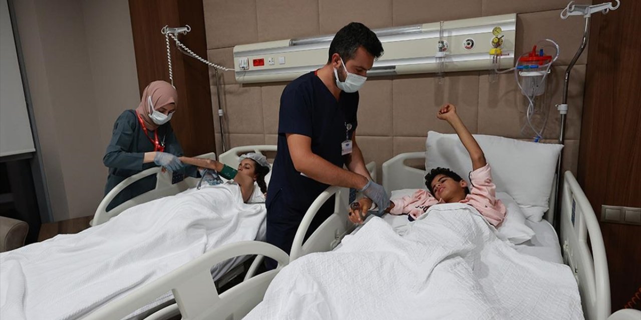 Gazze'de yaralanan Filistinli iki kardeş Ankara'da tedavi altına alındı