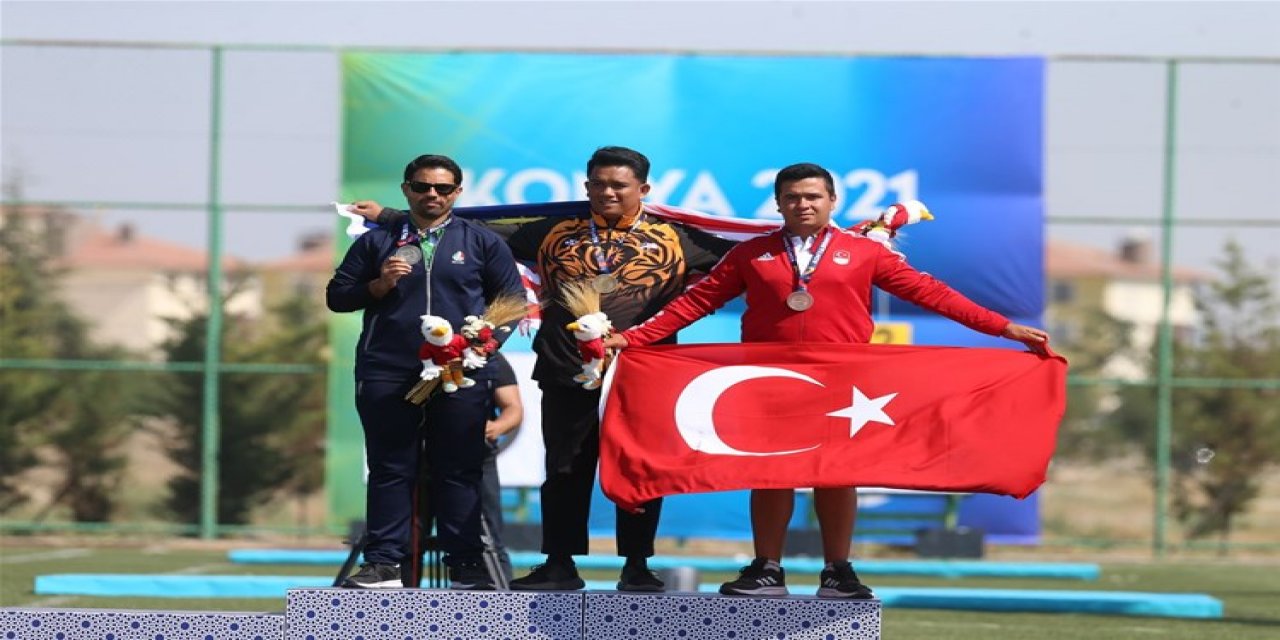 Okçuluk erkekler makaralı yayda şampiyon Malezyalı Mazuki