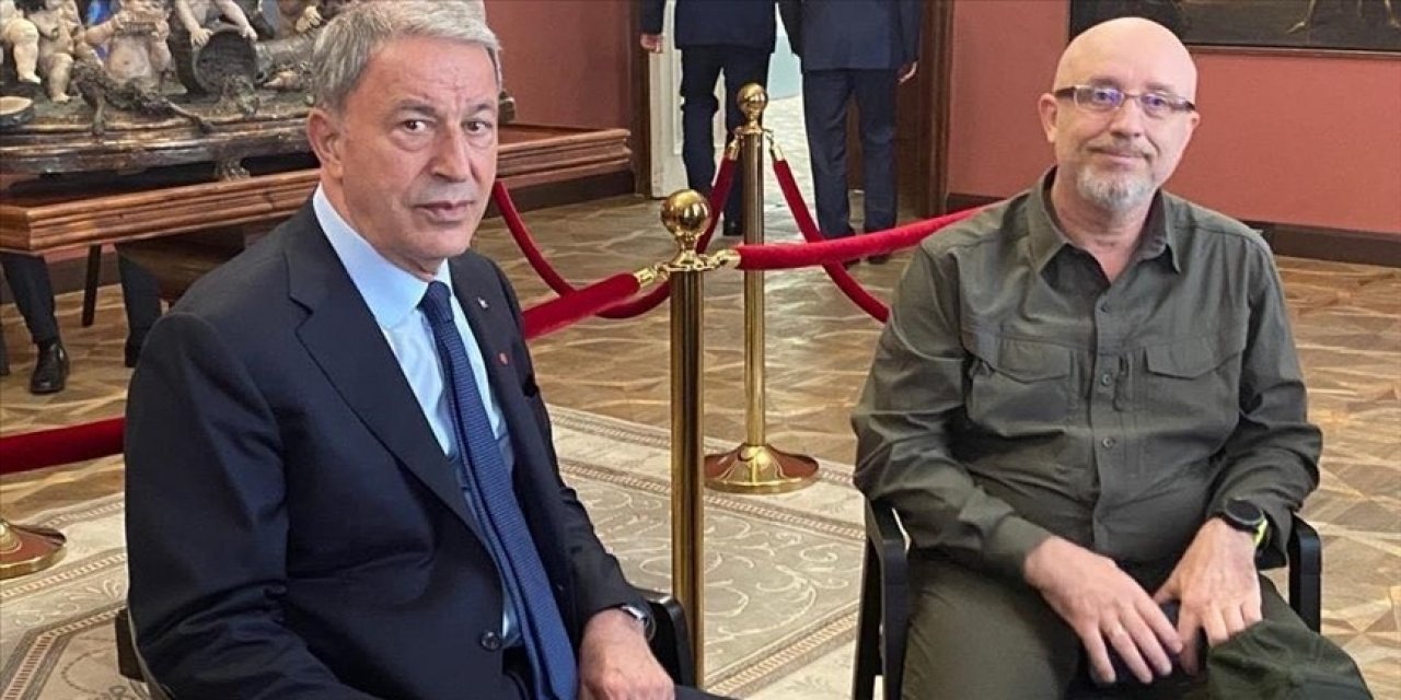 Bakan Akar, Ukrayna Savunma Bakanı Reznikov ile görüştü
