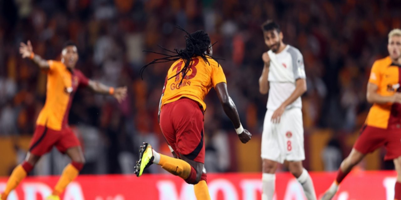 Galatasaray'da Bafetimbi Gomis rekora koşuyor! Wesley Sneijder...