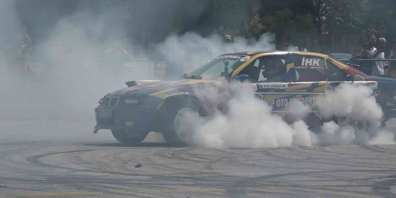 Driftçilerin gösterileri nefes kesti, o anlar dron ile görüntülendi