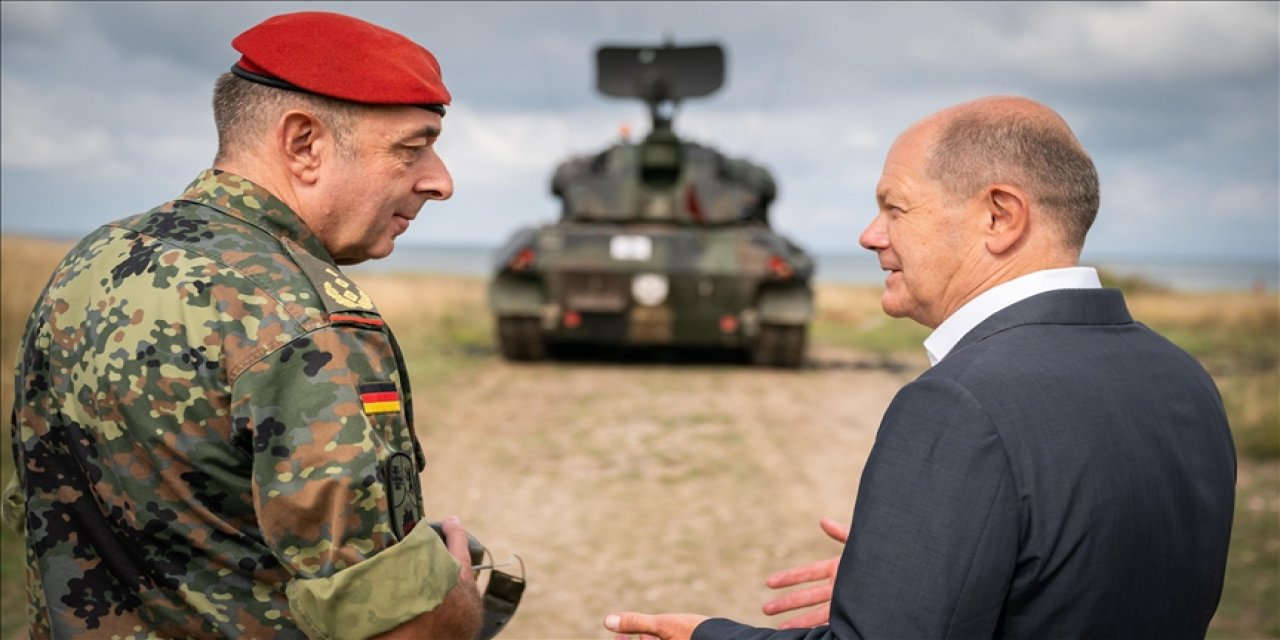 Scholz joins Ukrainian soldiers training in Germany