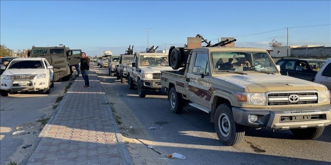 Libye : les forces militaires fidèles à Dbeibeh et Bashagha se déploient à la périphérie de Tripoli