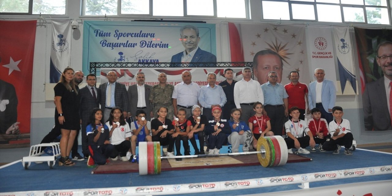 Minikler Türkiye Halter Şampiyonası'nın 2. etabı Konya'da başladı