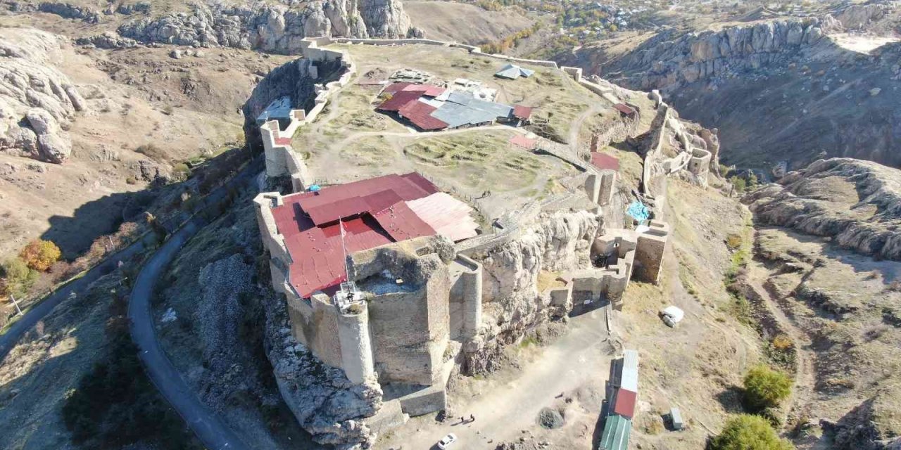 5 bin yıllık Harput Kalesi’nde 10 bin obje çıktı