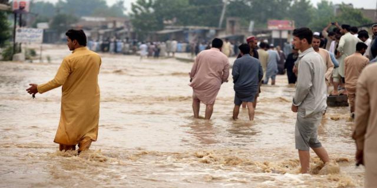 Pakistan'da tahliye işlemleri sürüyor