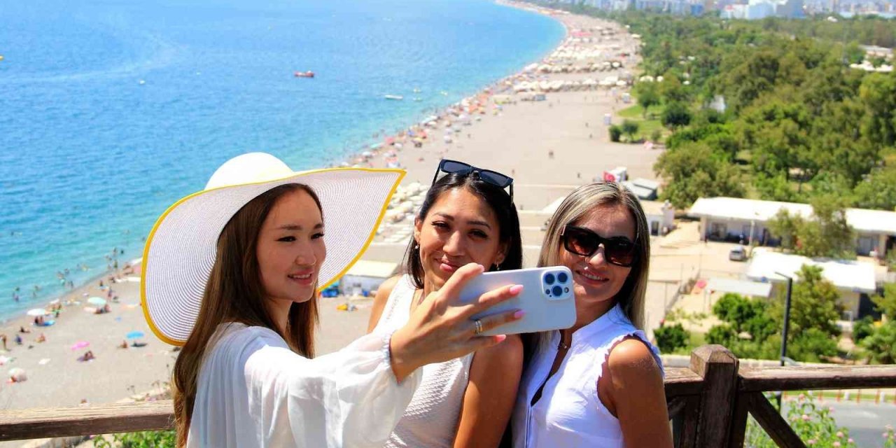 Antalya 3 ayda turist sayısını 4’e katladı