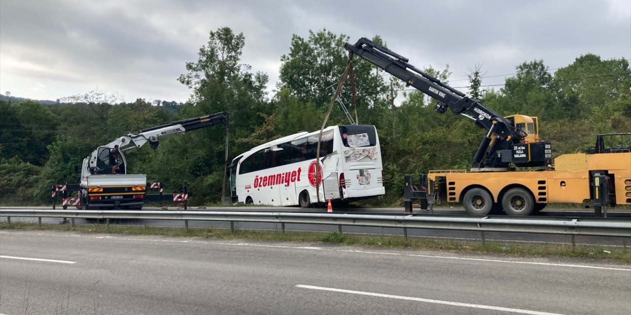 Şarampole devrilen yolcu otobüsündeki 4 kişi yaralandı