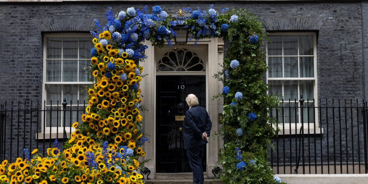 Boris Johnson’dan Truss’a tebrik mesajı