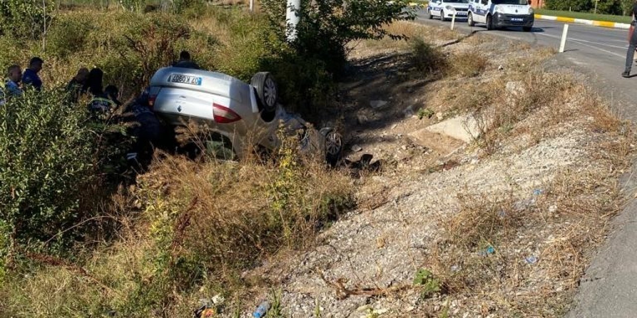 Konya'da trafik kazası: Otomobil şarampole devrildi