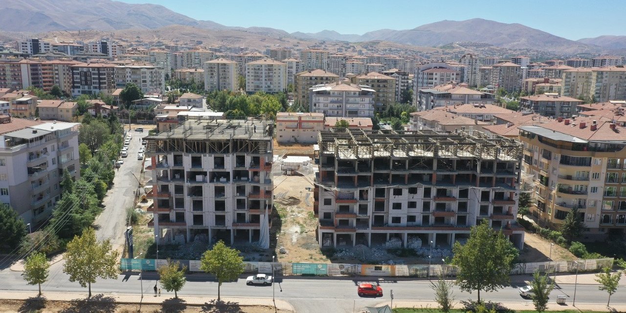 Kentsel dönüşümde yeni binalar yükseliyor